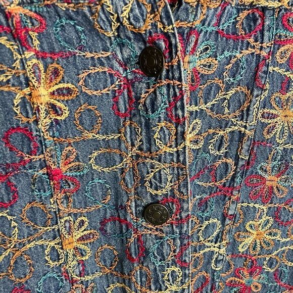 Unique Coldwater Creek Embroidered Button down Blouse, Size Large - Picture 5 of 6